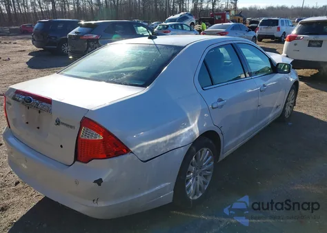 2010 Ford Fusion Hybrid z USA, uszkodzony, nr VIN 3FADP0L30AR307632
